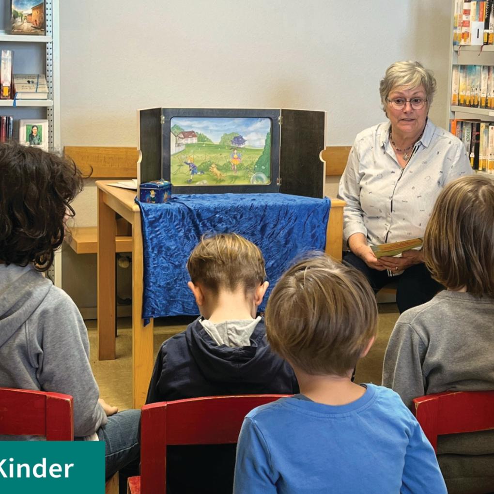 Kamishibai Margret Berns mit Kindern
